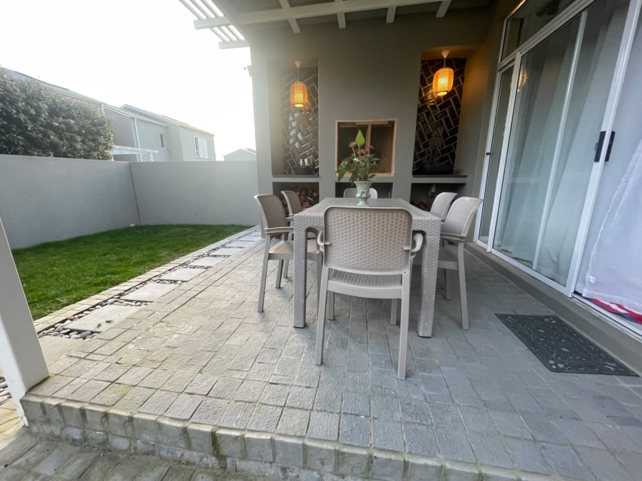 To Let 3 Bedroom Property for Rent in Somerset Lakes Western Cape